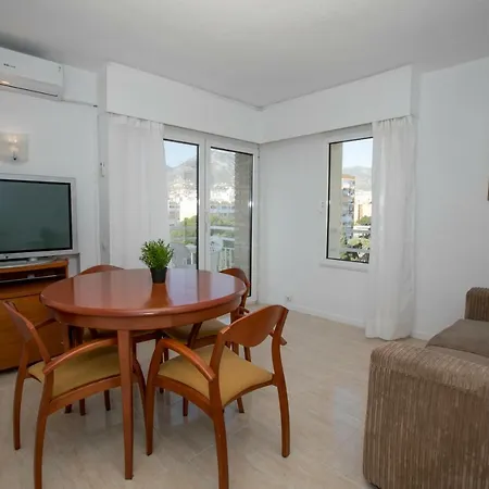 Iris Apartment *